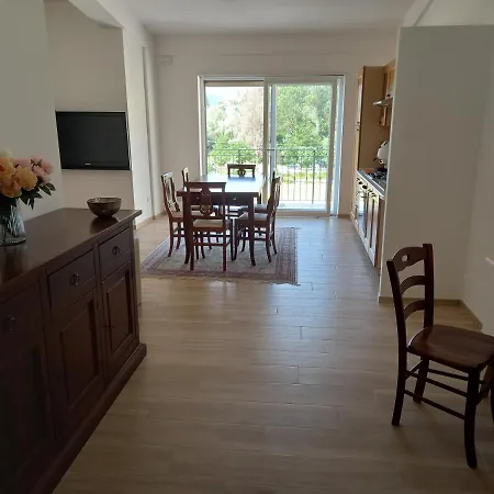 Casa Di Mirta شقة كاستل دي سانجرو